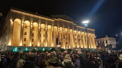 Γεωργία: Χιλιάδες διαδηλωτές μπροστά από την έδρα του κοινοβουλίου - ΒΙΝΤΕΟ