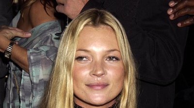 Kate Moss: Ποζάρει topless στα 50 της για τον Yves Saint Laurent και εντυπωσιάζει