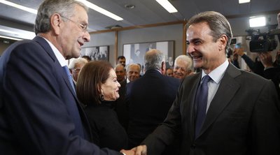 Ιδρυμα Καραμανλή: Η χειραψία Μητσοτάκη–Σαμαρά
