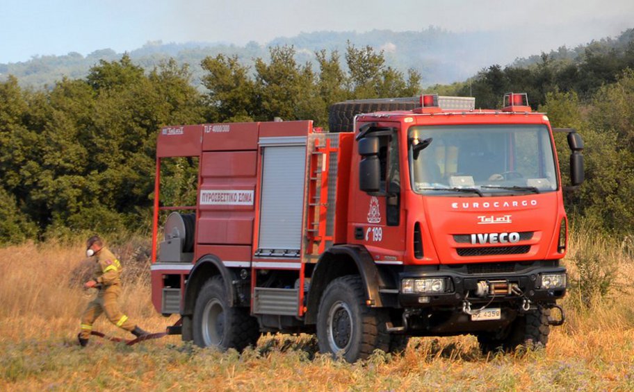 Σε εξέλιξη φωτιά στον Κάλαμο Ικαρίας 