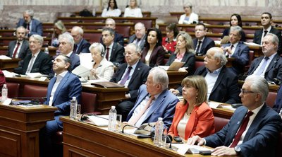 Βουλή: Αναστάτωση από τις αναφορές Τσίπρα στη μη αναγνώριση των ενώσεων στη Θράκη και τις υποκλοπές