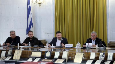 Χαμός με φωνές και «γαλλικά» στο Περιφερειακό Συμβούλιο Αττικής
