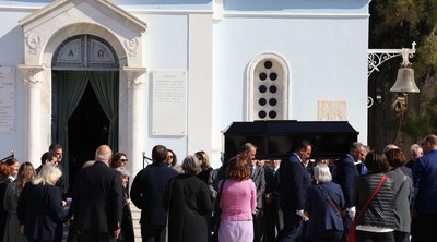 Τελέστηκε η κηδεία του Θανάση Βαλτινού 