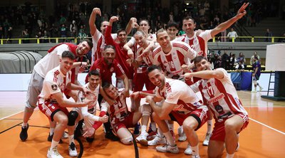 Volley League: «Ερυθρόλευκο» βάφτηκε το ντέρμπι «αιωνίων» στο Μετς - ΒΙΝΤΕΟ