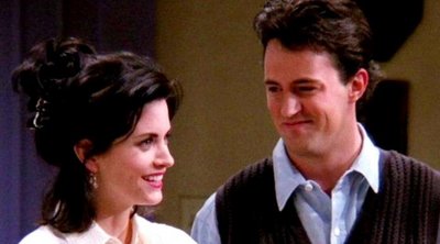 Courteney Cox: Προσπαθεί να επικοινωνήσει με τον… Matthew Perry στον άλλο κόσμο