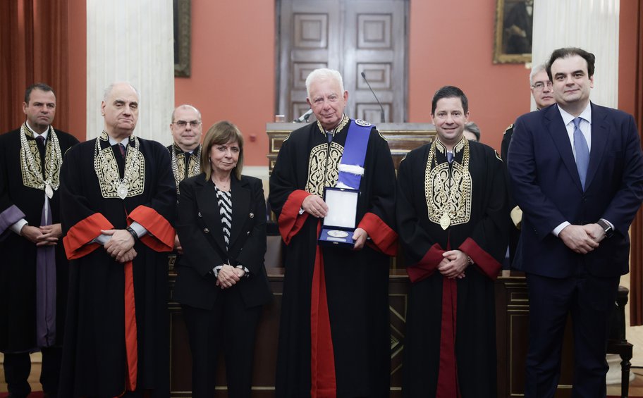 Επίτιμος διδάκτορας της Νομικής Αθηνών του ΕΚΠΑ αναγορεύθηκε ο Παναγιώτης Πικραμμένος