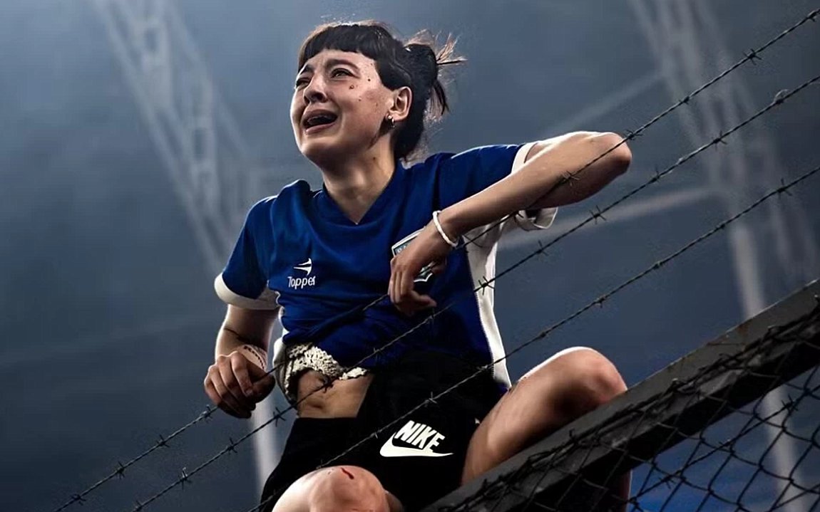 Η 21χρονη οπαδός που έγινε viral και σύμβολο της Ρασίνγκ Κλουμπ