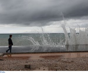 Καιρός: Μέχρι 24°C και μποφόρ σήμερα - Δείτε πότε έρχονται βροχές