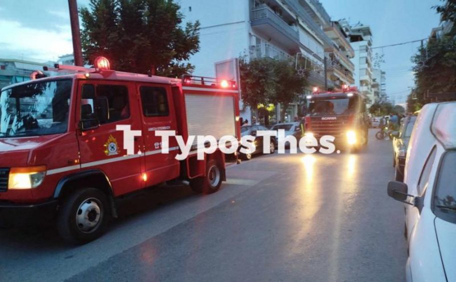 Θεσσαλονίκη: Ζευγάρι ηλικιωμένων απεγκλωβίστηκαν από φλεγόμενη μεζονέτα στην Πυλαία