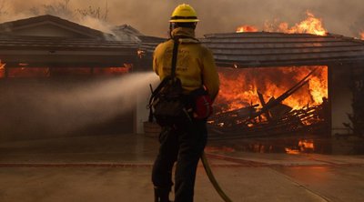 Εικόνες Αποκάλυψης στην Καλιφόρνια - Πάνω από 100 σπίτια στις φλόγες
