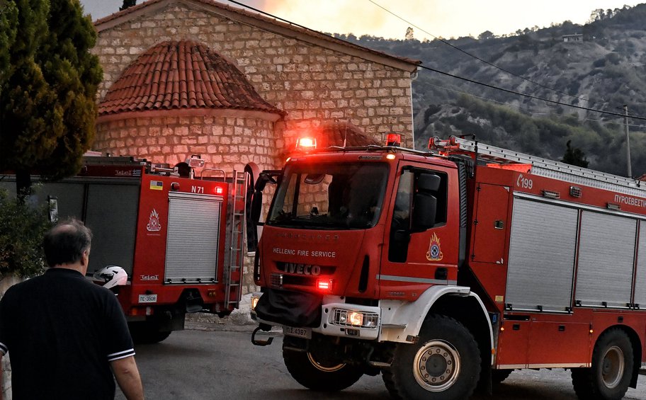 Υπό έλεγχο η πυρκαγιά σε χαμηλή βλάστηση στο Καπανδρίτι 