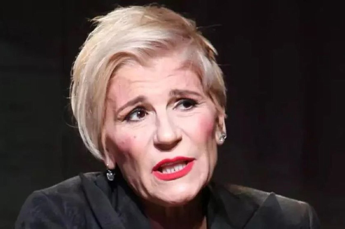 Χρύσα Ρώπα: «Ο έρωτας στα 60 θεωρείται γελοίος μόνο για μία γυναίκα, όχι για έναν άνδρα»