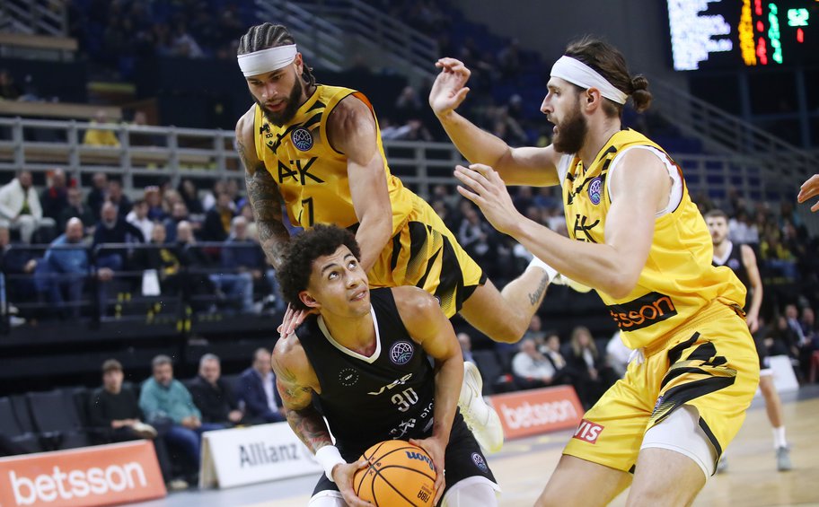 Basketball Champions League: Παρέμεινε σε τροχιά πρόκρισης η ΑΕΚ - Νίκησε 80-70 τη Ρίγα