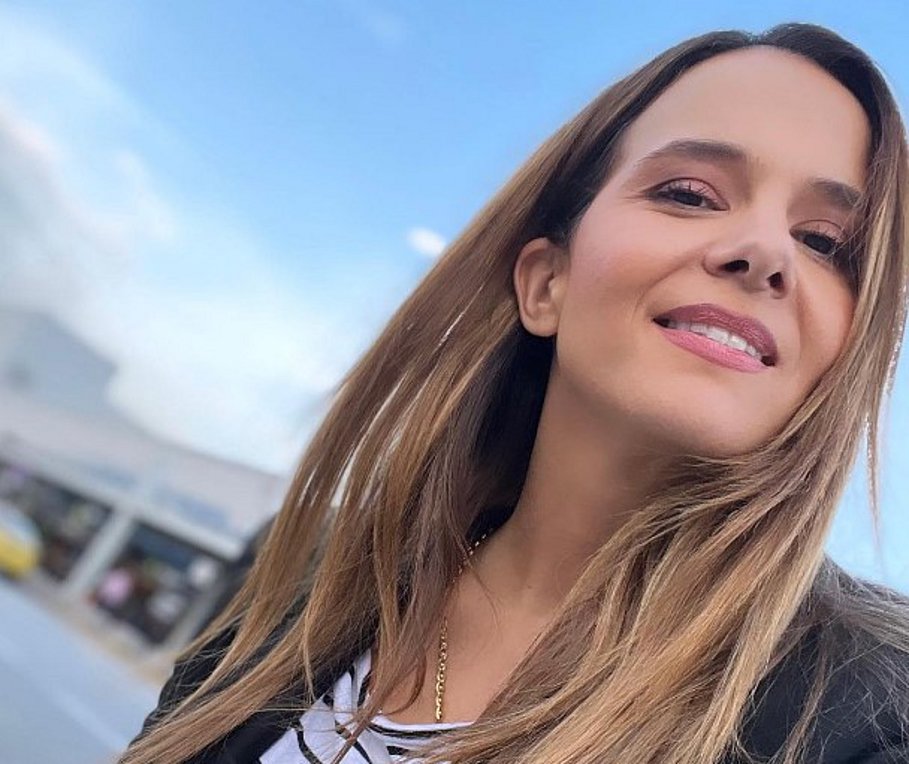 Ελιάνα Χρυσικοπούλου: Cozy βραδιά στο σπίτι της με τζάκι και μπάρμπεκιου