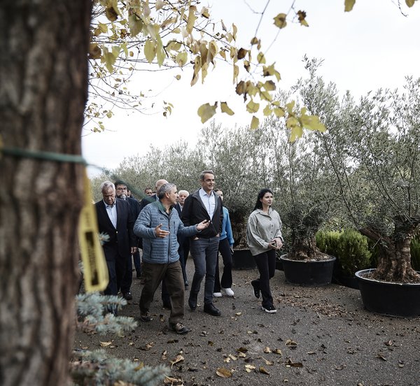 Ο πρωθυπουργός επισκέφθηκε φυτώριο στο Καπανδρίτι 