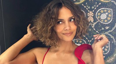 Η Halle Berry ξαναφόρεσε το θρυλικό φόρεμα των Όσκαρ του 2002