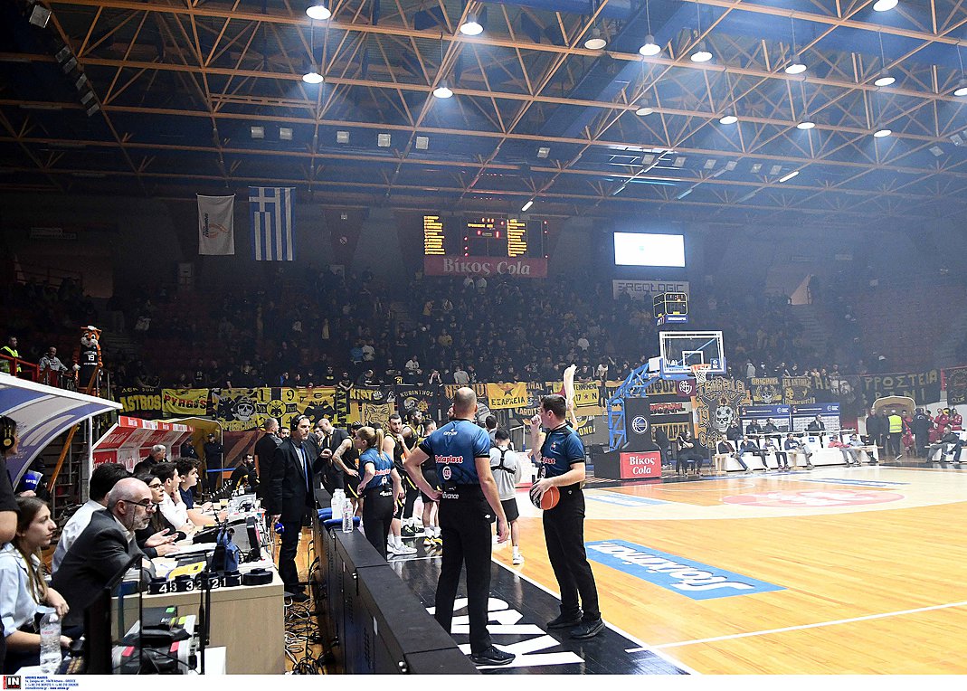 Basket League: Ένταση, διακοπή και εκκένωση φιλάθλων στο Προμηθέας-ΑΕΚ – ΒΙΝΤΕΟ