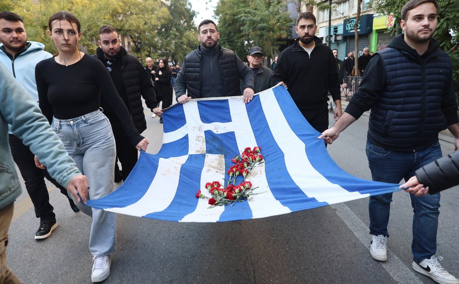 Πολυτεχνείο: Σε εξέλιξη η πορεία με την αιματοβαμμένη σημαία – 68 προσαγωγές από την ΕΛ.ΑΣ.