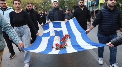 Πολυτεχνείο: Σε εξέλιξη η πορεία με την αιματοβαμμένη σημαία – 68 προσαγωγές από την ΕΛ.ΑΣ.