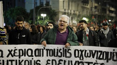 Σε εξέλιξη η πορεία για τα 51 χρόνια από την εξέγερση του Πολυτεχνείου- ΕΙΚΟΝΕΣ