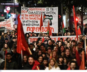 Πολυτεχνείο: Προς την ισραηλινή πρεσβεία η πορεία – Πάνω από 100 οι προσαγωγές
