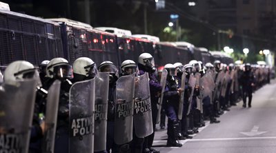 Πολυτεχνείο: 150 προσαγωγές και 7 συλλήψεις-Αποκαταστάθηκε η κυκλοφορία των οχημάτων στο κέντρο της Αθήνας