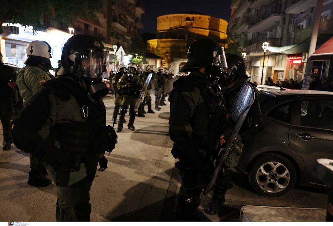 Θεσσαλονίκη: Κουκουλοφόροι πέταξαν μολότοφ στο τουρκικό προξενείο