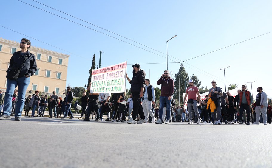 Γενική απεργία: Ολοκληρώθηκαν οι διαδηλώσεις - Εικόνες από την πορεία