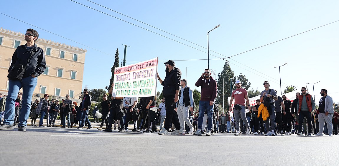 Γενική απεργία: Ολοκληρώθηκαν οι διαδηλώσεις - Εικόνες από την πορεία