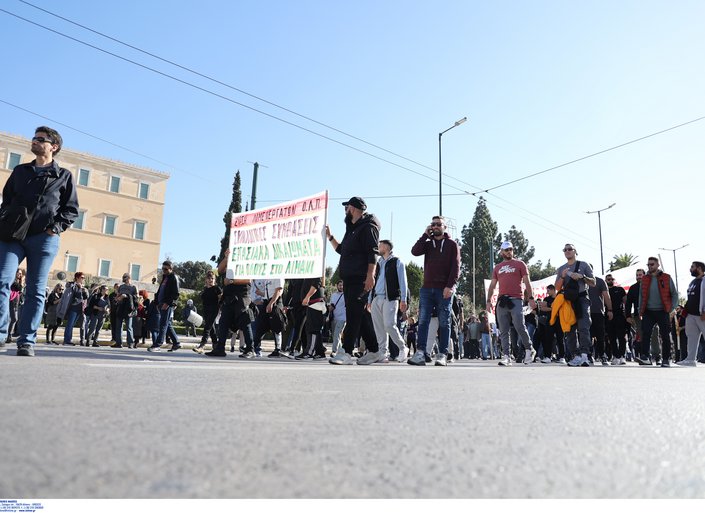 Γενική απεργία: Ολοκληρώθηκαν οι διαδηλώσεις - Εικόνες από την πορεία