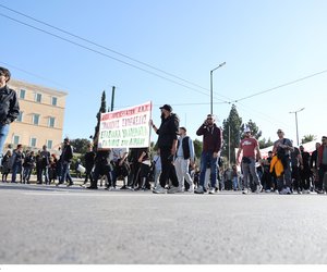 Γενική απεργία: Ολοκληρώθηκαν οι διαδηλώσεις - Εικόνες από την πορεία