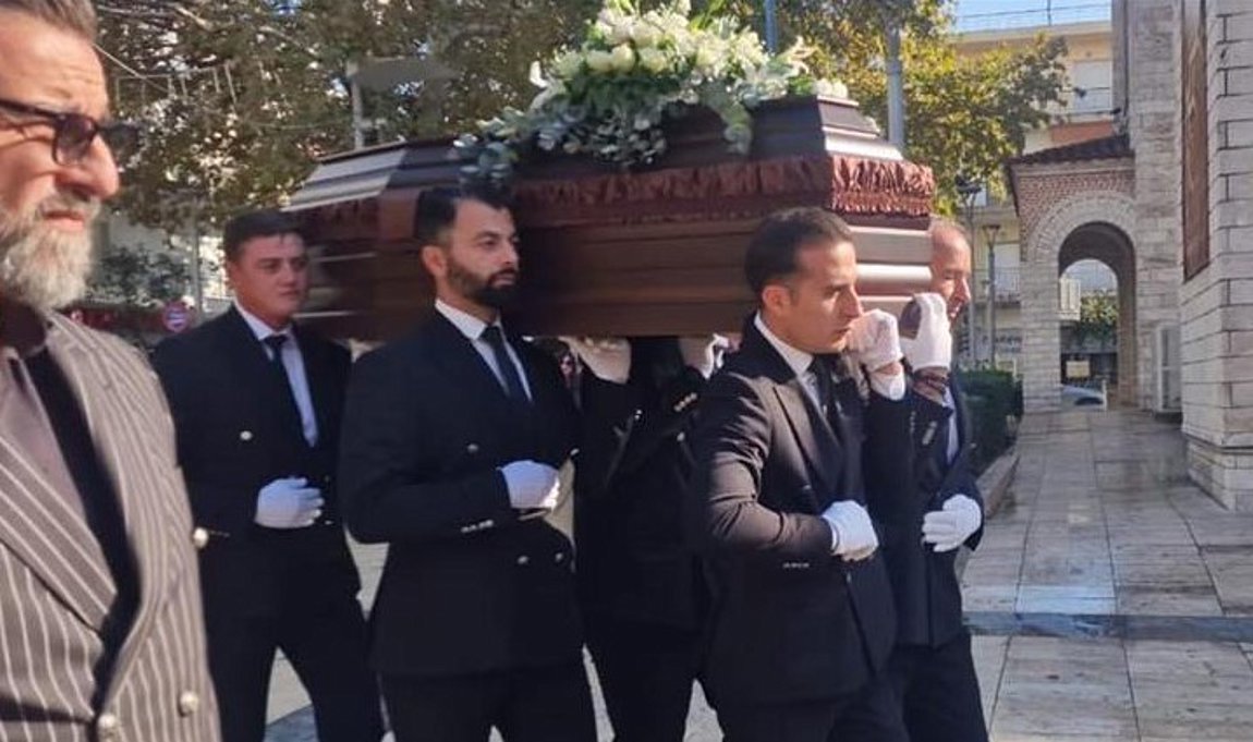 Βασίλης Μαντζουράνης: Θρήνος στην κηδεία του μουσικού