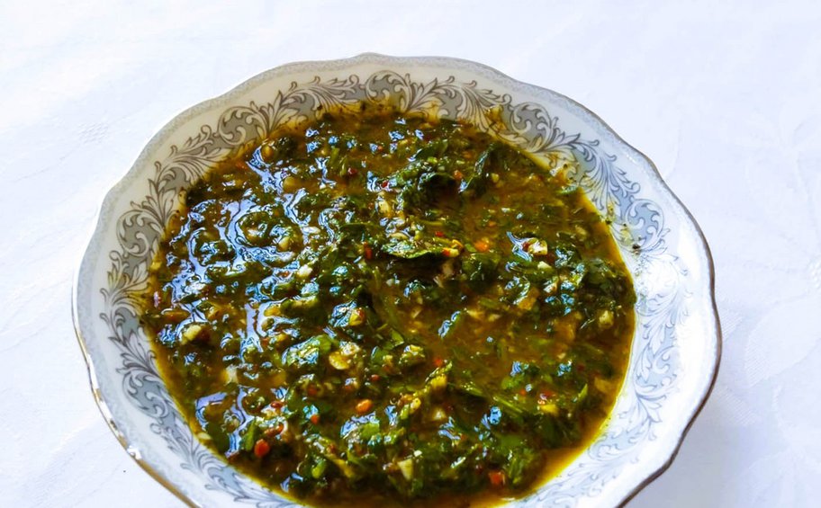 Συνταγή ημέρας: Chimichurri sauce – Μια επική αργεντίνικη σάλτσα