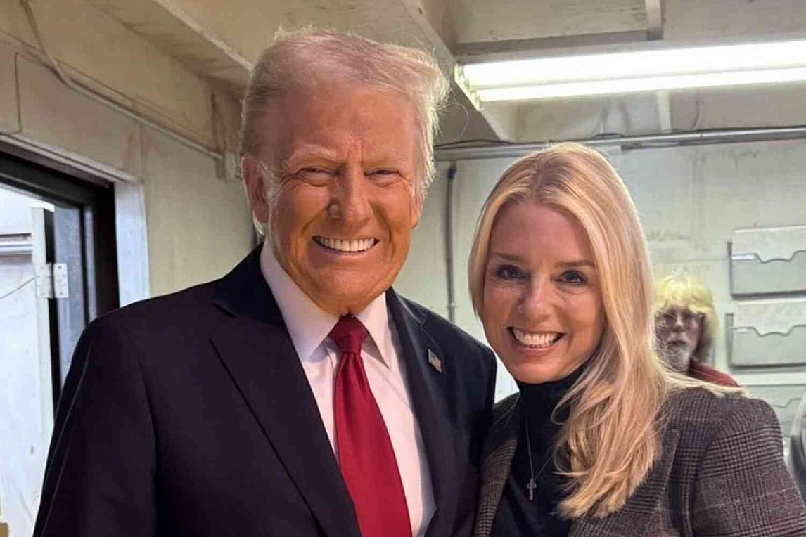 ΗΠΑ: Ο Τραμπ ανακοίνωσε την Παμ Μπόντι υπουργό Δικαιοσύνης της κυβέρνησής του