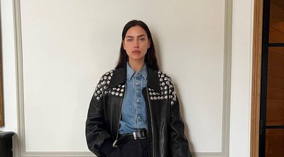 Irina Shayk: Έτσι θα φορέσουμε τη μάξι δερμάτινη φούστα το πρωί
