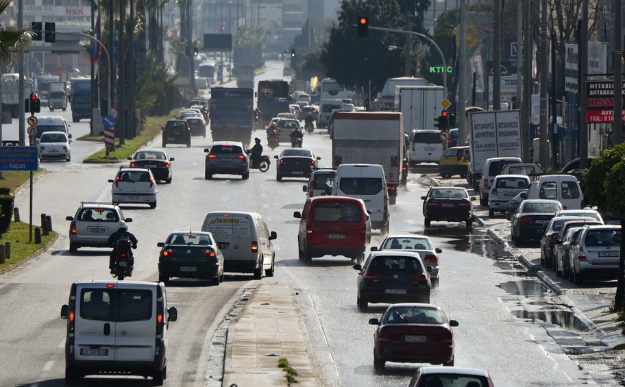 Τέλη κυκλοφορίας: Τι αλλάζει σε πρόστιμα και κατάθεση πινακίδων
