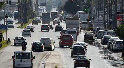 Τέλη κυκλοφορίας: Τι αλλάζει σε πρόστιμα και κατάθεση πινακίδων
