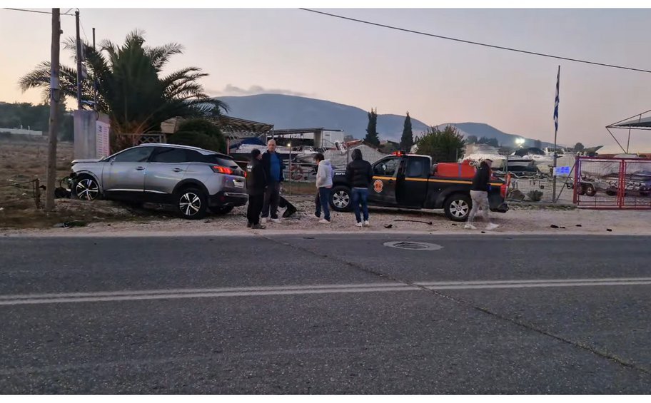 Αυτοκίνητο έπεσε πάνω σε απορριμματοφόρο στη Λεωφόρο Πόρτο Ράφτη – Τραυματίστηκαν δύο εργαζόμενοι - ΦΩΤΟ
