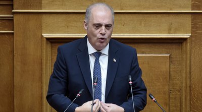 Βελόπουλος: Η κυβέρνηση μειώνει μόνον τους φορολογικούς συντελεστές κι όχι τους φόρους