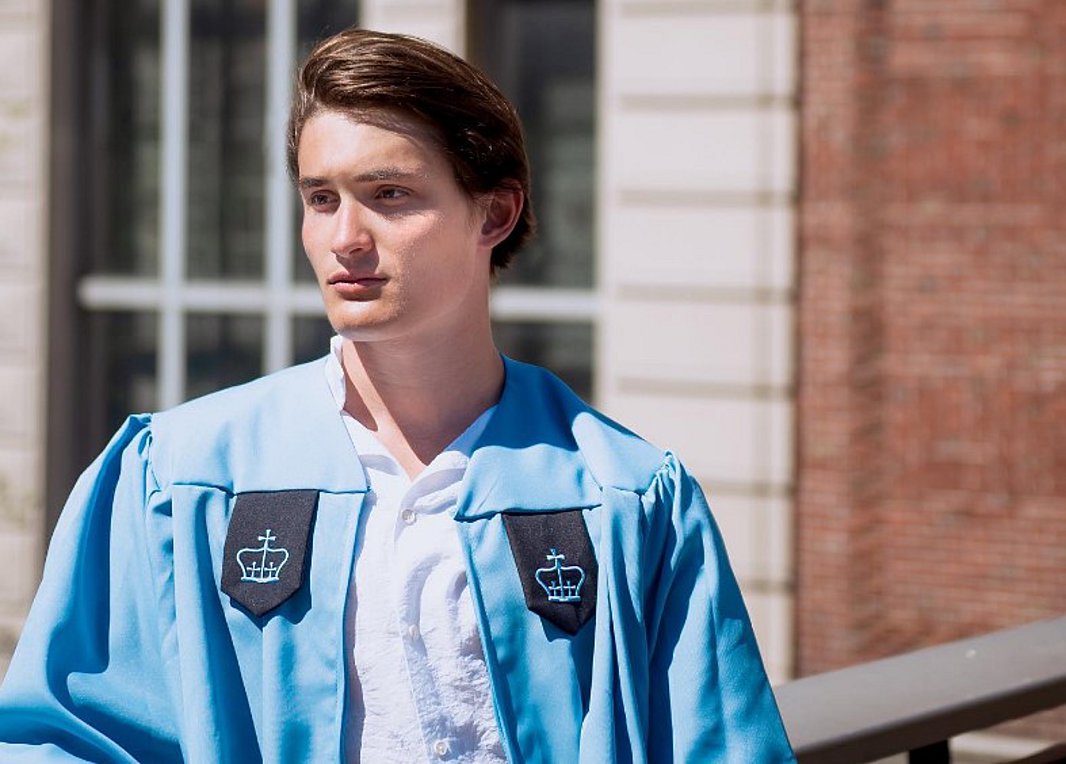 Carla Bruni: Ποιος είναι ο 23χρονος γιος της