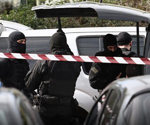 Λαύριο: Έξι συλλήψεις για την κινηματογραφική ληστεία σε χρηματαποστολή 