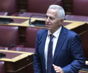 ΣΥΡΙΖΑ: Αποχώρησε και ο Ευάγγελος Αποστολάκης 