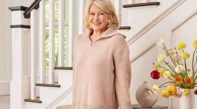 Η Martha Stewart μας δείχνει πώς θα φορέσουμε το cozy σύνολο του «καναπέ» σε βραδινή έξοδο
