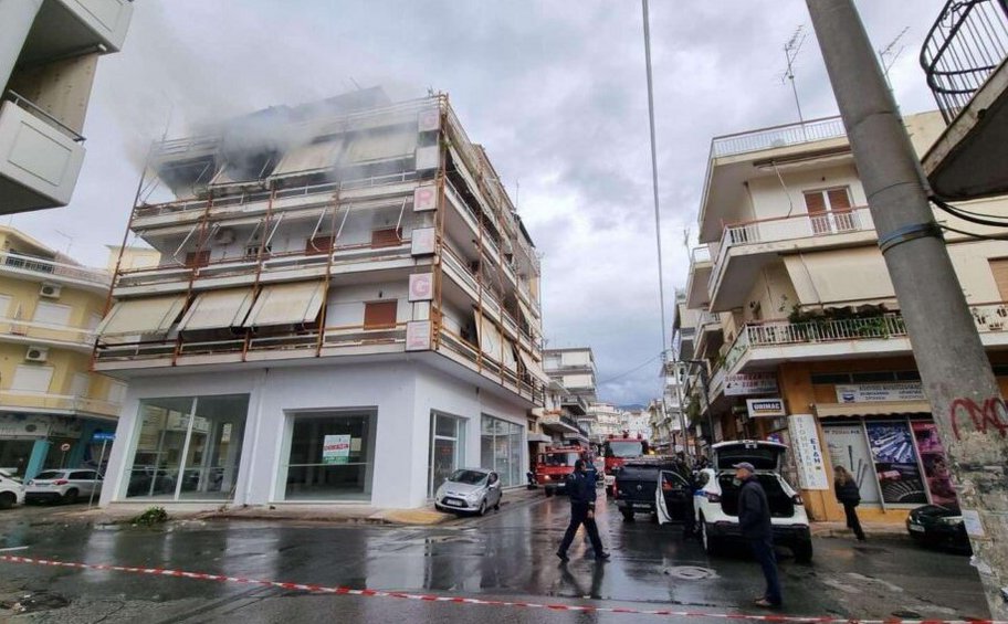 Καλαμάτα: Φωτιά κατέστρεψε ολοσχερώς διαμέρισμα - Στο νοσοκομείο με εγκαύματα ηλικιωμένη