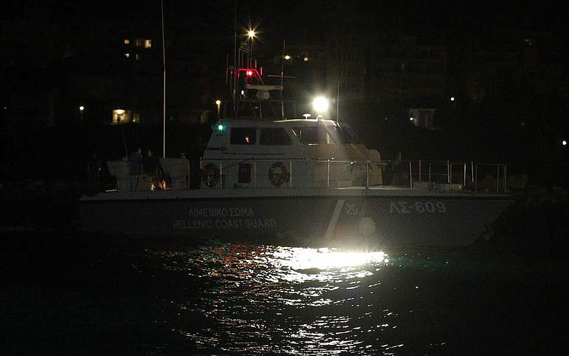 Σαμοθράκη: Πλοίο προσέκρουσε στο λιμάνι – Εγκλωβισμένοι οι επιβάτες