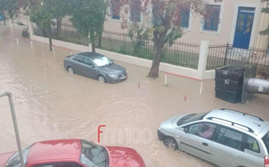 «Τρομάξαμε, όλα έγιναν σε δέκα λεπτά» – Εικόνες καταστροφής από το φονικό πέρασμα της κακοκαιρίας από τη Λήμνο