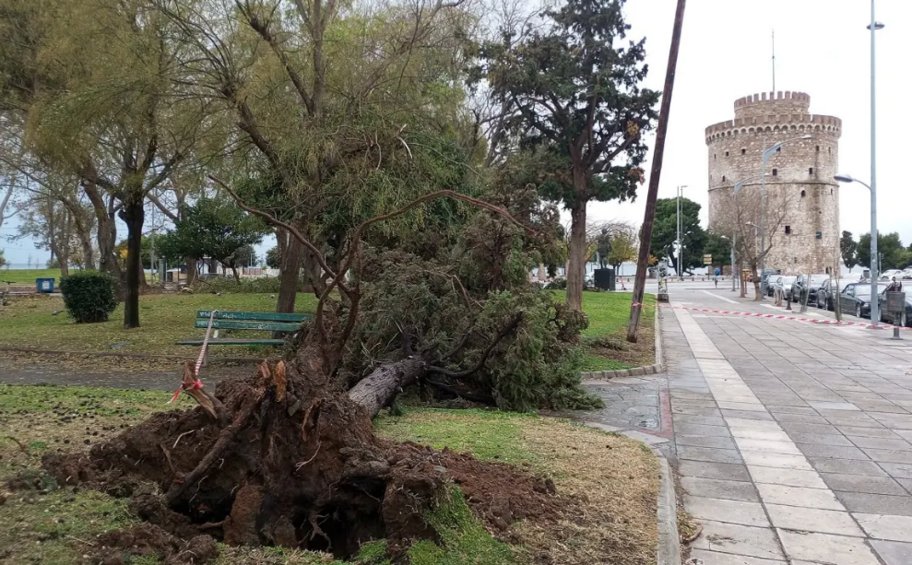 Κλειστοί δρόμοι στη Θεσσαλονίκη λόγω της κακοκαιρίας