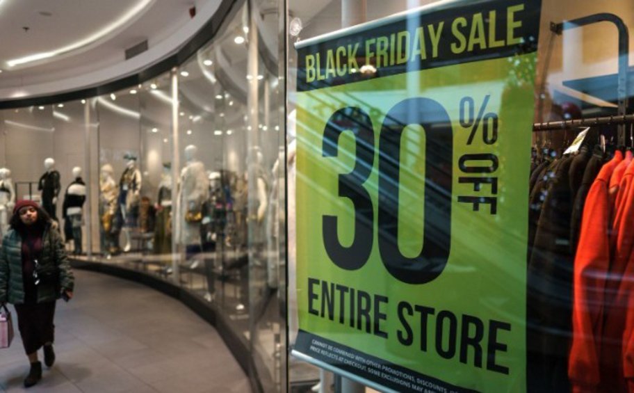 ΗΠΑ - Black Friday: 126 εκατ.καταναλωτές έκαναν τις αγορές τους στα καταστήματα με φυσική παρουσία
