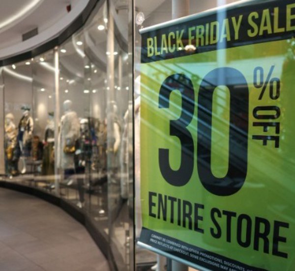 ΗΠΑ - Black Friday: 126 εκατ.καταναλωτές έκαναν τις αγορές τους στα καταστήματα με φυσική παρουσία
