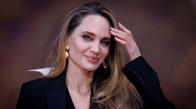 Η Angelina Jolie φόρεσε πέδιλα μέσα στον χειμώνα - Δείτε πόσο «έξυπνα» το έκανε και… αντιγράψτε!